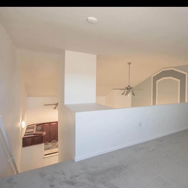 Building Photo - 2 Bedroom Plus Large Loft Condo with 1 Car Attached Garage