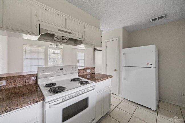 Building Photo - 12 Fullerton Ave