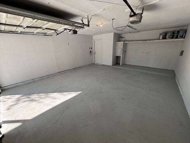 Building Photo - 536 Normandy Ln