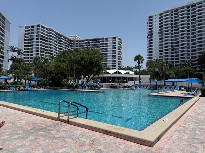 Building Photo - 600 Three Islands Blvd