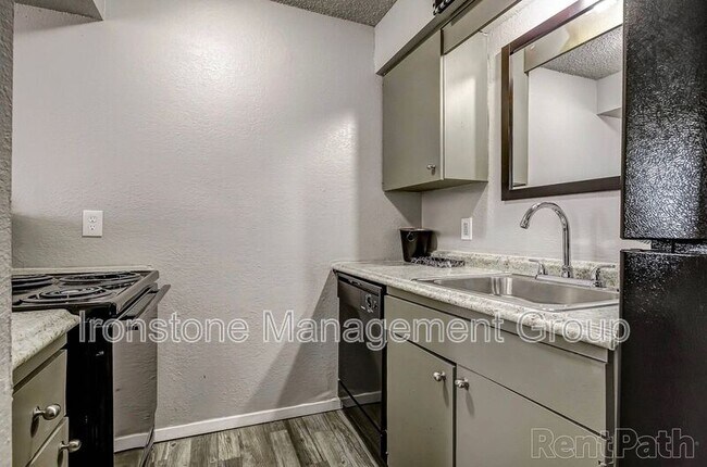 Building Photo - 5307 E 47th Pl