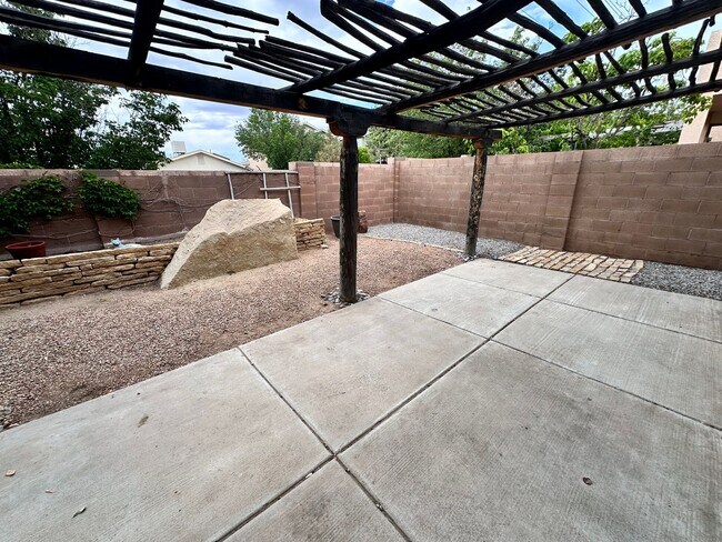 Building Photo - 7419 Desert Eagle Rd NE