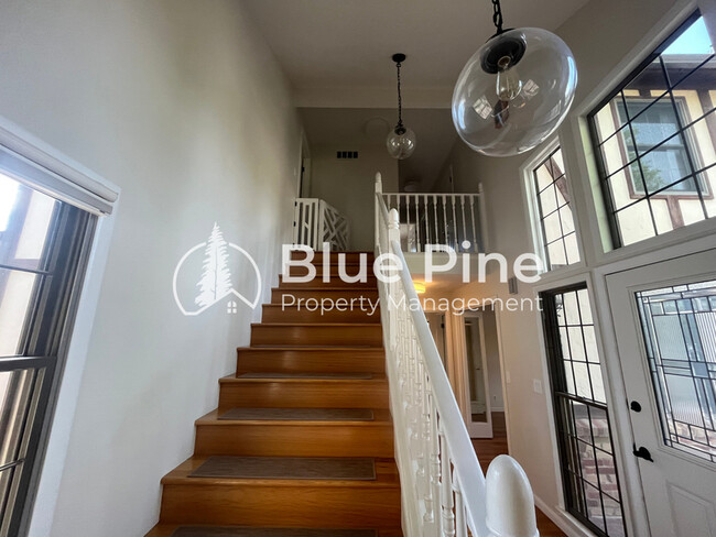 Building Photo - 3267 Merlin Dr