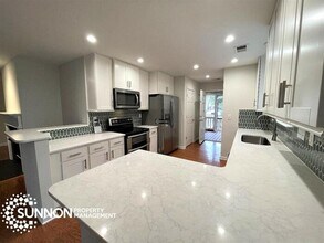 Building Photo - 3 bed / 2 bath Bungalow in the Heart of NoDa!