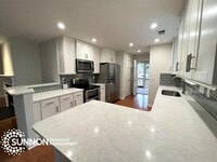 Building Photo - 3 bed / 2 bath Bungalow in the Heart of NoDa!