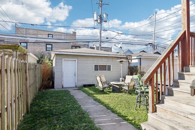 Building Photo - 3432 S Prairie Ave