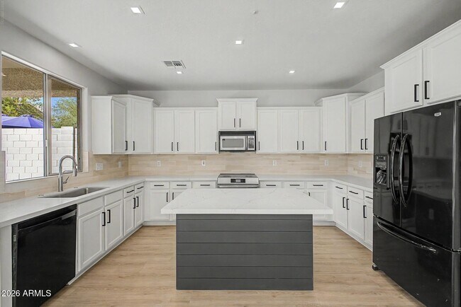 Building Photo - 7062 W Andrew Ln