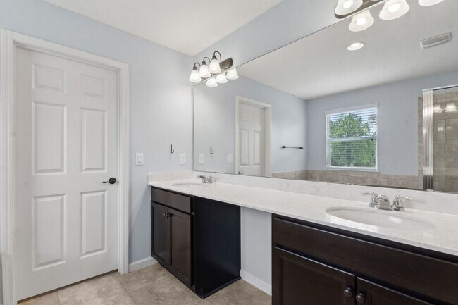 Building Photo - Spacious 4-Bedroom Home in Amelia Walk wit...