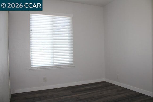 Building Photo - 130 Aster Ct