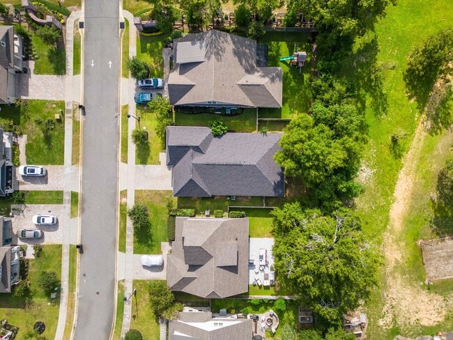 Building Photo - 802 Raihope Way