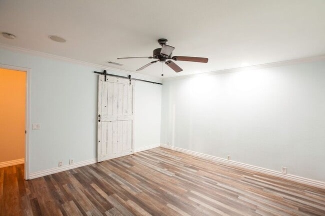 Building Photo - 3103 Creekwood Dr
