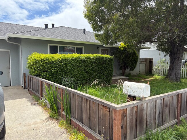 Building Photo - 1694