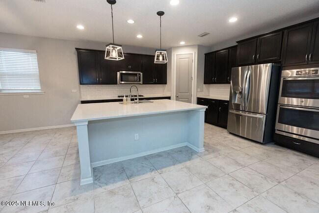 Building Photo - 154 Palisade Dr