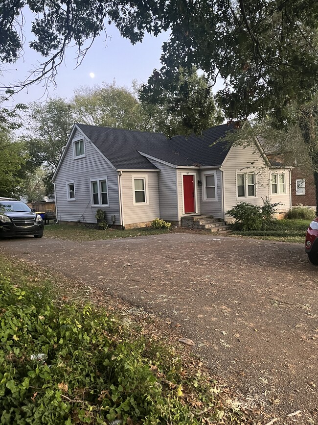 Building Photo - 708 Cabell Dr