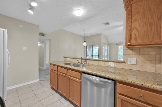 Building Photo - 8051 Bay Branch Dr