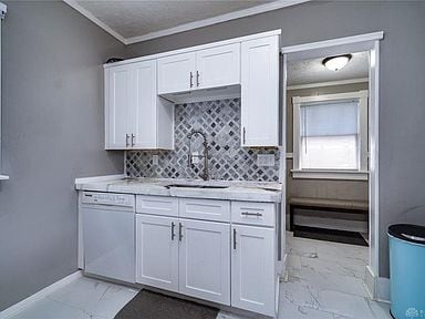 Sink/Dishwasher - 125 Linsan Ct