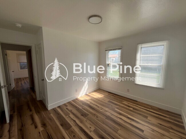 Building Photo - 1026 Vine Ave