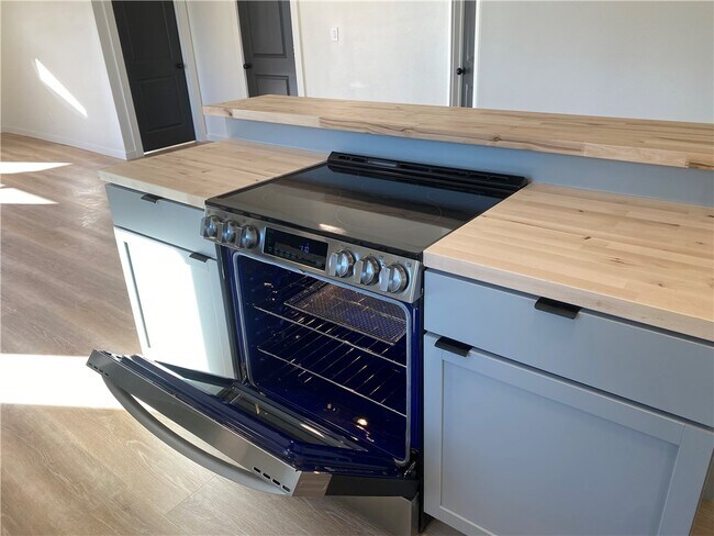 Building Photo - 6668 W Wedington Dr