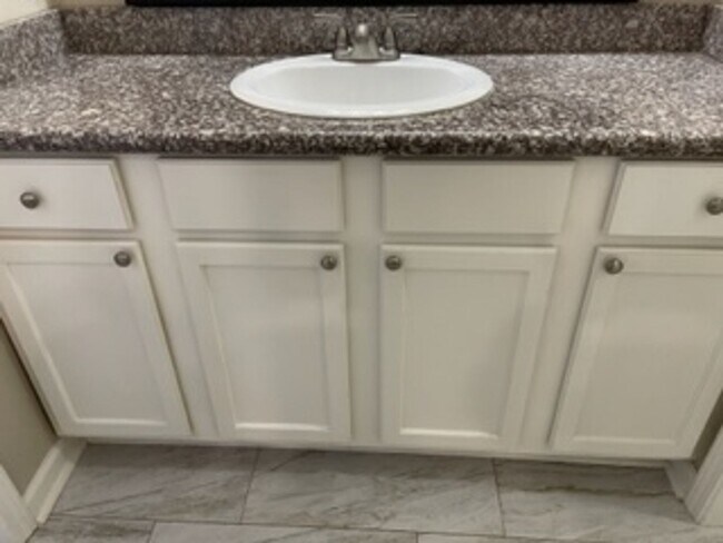 Building Photo - 16403 Ellis Ave