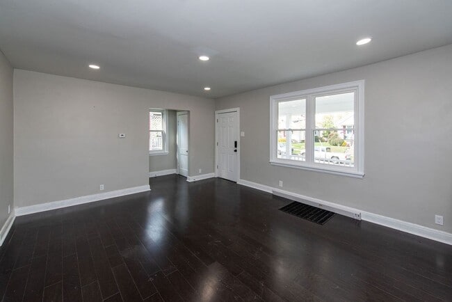 Building Photo - NORTH COLLEGE HILL -  Stunning remodel 3be...