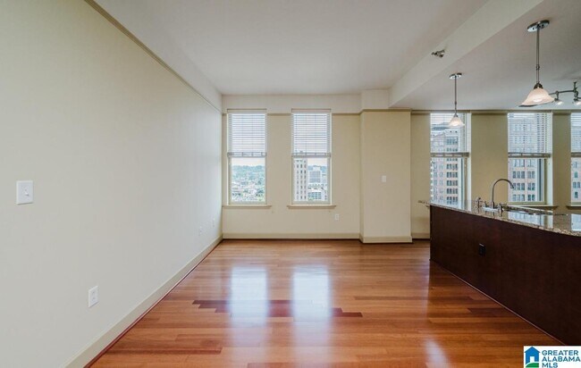 Building Photo - 2024 2nd Ave N