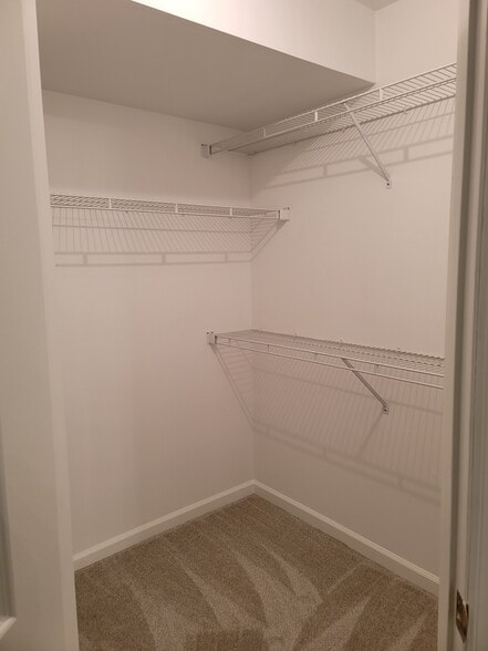 Walk-in Closet - 5712 Chapman Mill Dr
