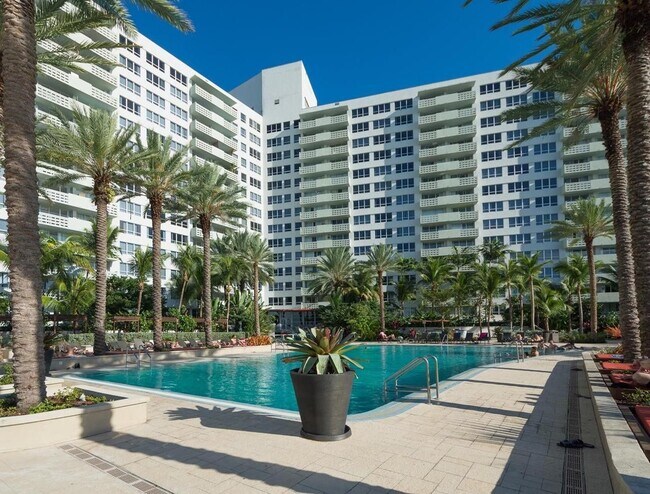 Building Photo - Spacious one bedroom unit at the Flamingo South Beach Resort!