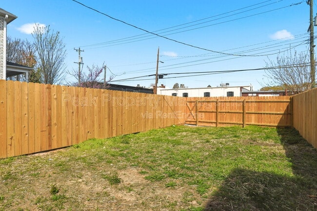 Building Photo - 3014 Parkwood Ave