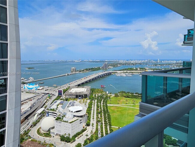 Building Photo - 900 Biscayne Blvd