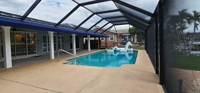 Building Photo - 2871 Coral Way