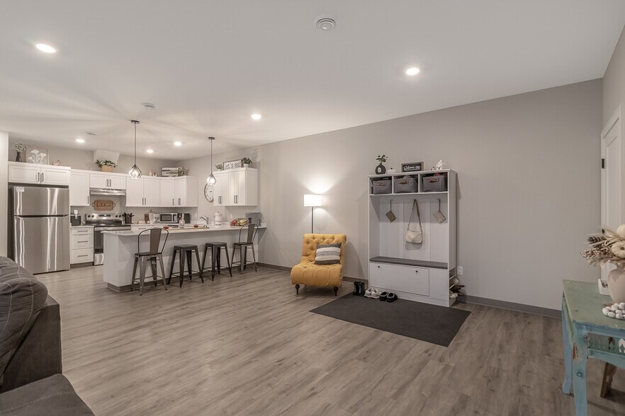 Building Photo - 1570 Stadium Ln