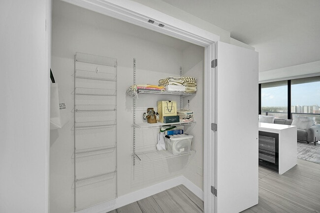 Building Photo - 730 N Ocean Blvd