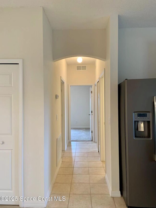 Building Photo - 1475 Knoll Ridge Dr