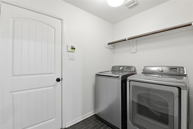 Building Photo - 1617 Park Promenade Pl