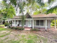 Building Photo - 2/2 Home in College Park with lots of char...