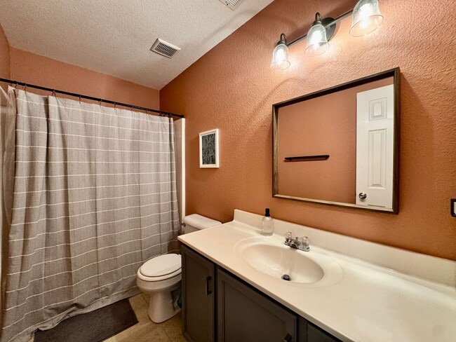 Building Photo - First-Time Rental Near The Beaches! Available 08-14-26 - Attached Garage - Fenced Yard - Pet Frie...