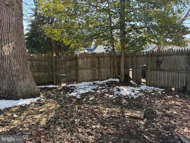 Building Photo - 244 Mansion Ave