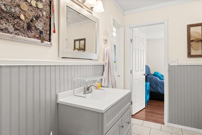 Building Photo - 310 Cll Quieta NE