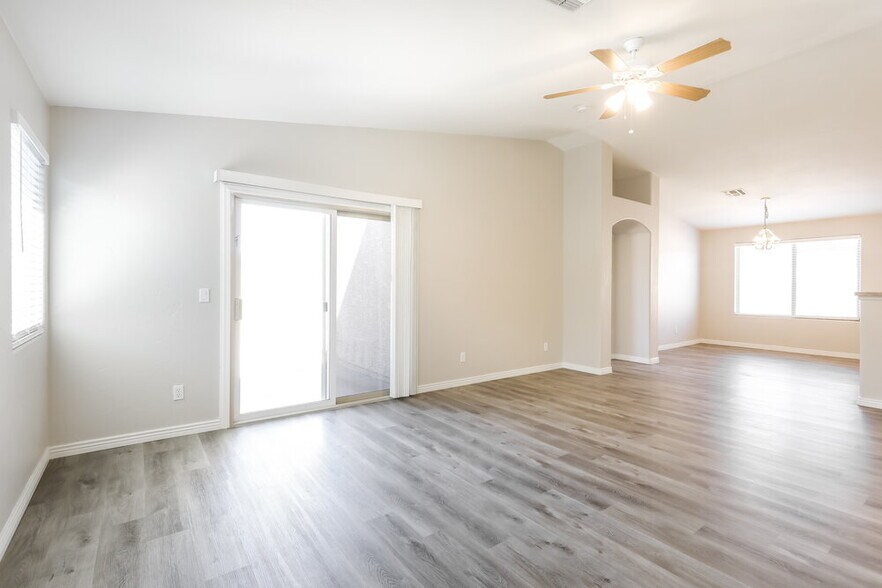Building Photo - 7625 S Athel Tree Dr