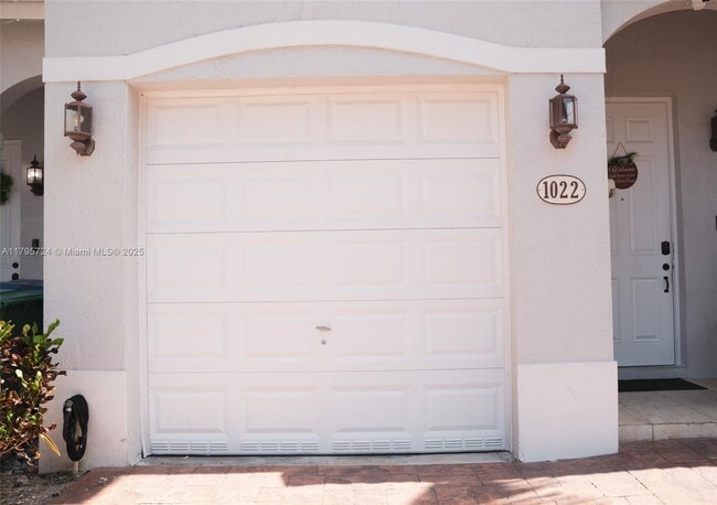 Building Photo - 1022 NE 208th St
