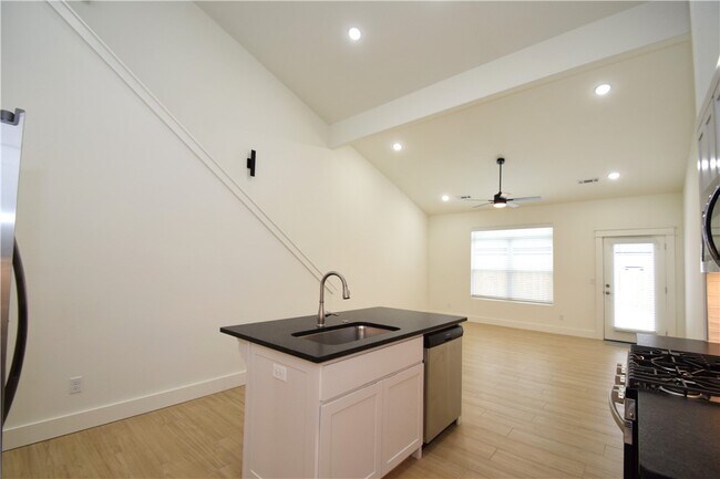 Building Photo - 674 Sun Meadows Loop