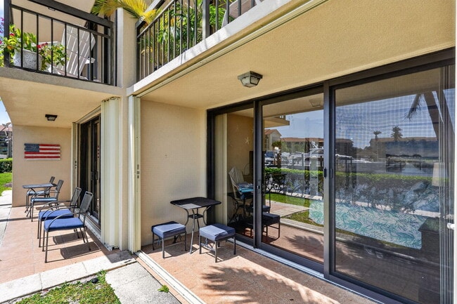 Building Photo - 2401 Marina Isle Way