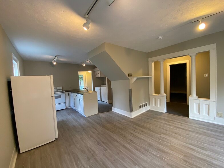 Building Photo - 50 Utica St