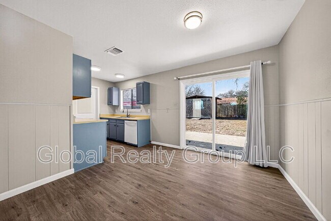 Building Photo - 301 Deborah Dr