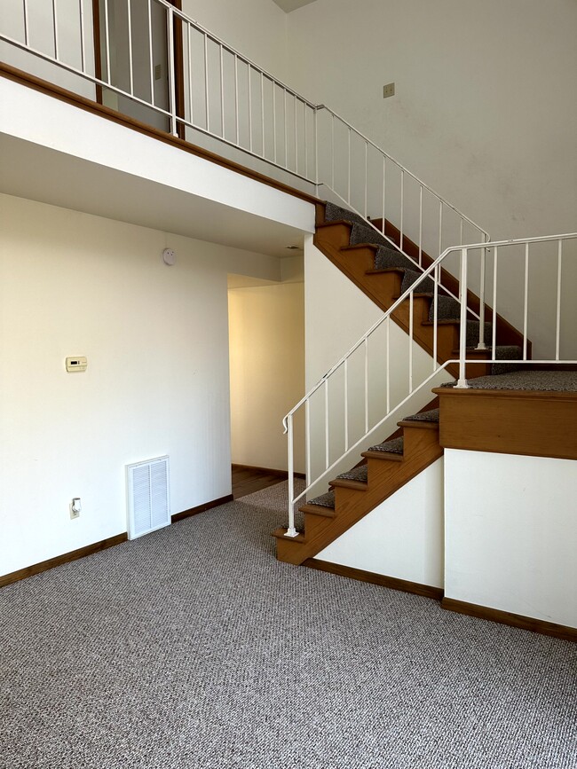 Building Photo - 2 Florentine Ct