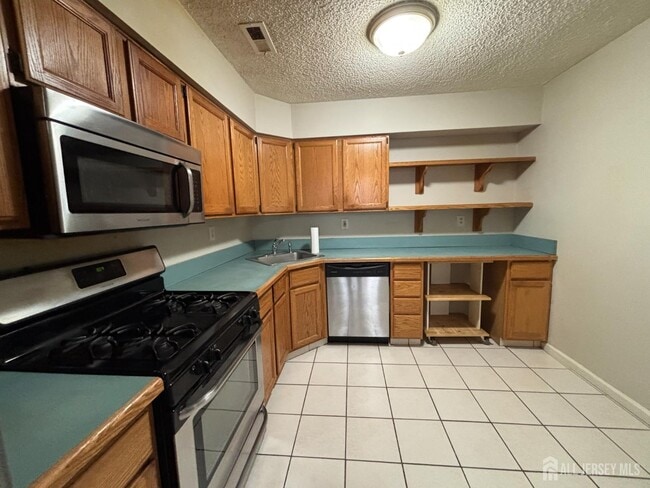 Building Photo - 62 Colleen Ct