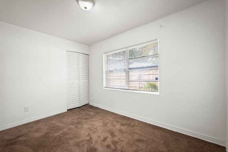 Building Photo - 1025 W 25th St