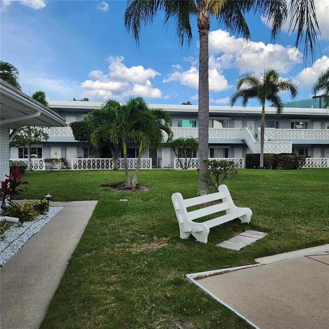 Building Photo - 2170 NE 51st Ct