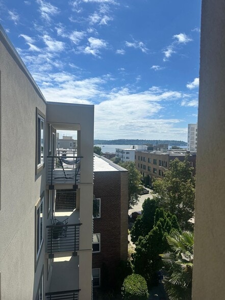 Water views - 626 4th Ave W