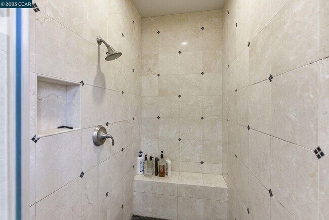 Building Photo - 1041 S Wedgewood Rd